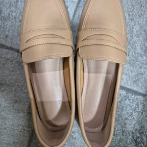 베이지 플랫슈즈