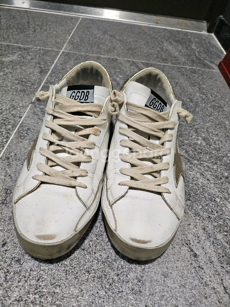 골든구스 남성 스니커즈 슈퍼스타 골드 1회착용 39사이즈--1