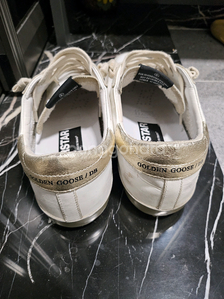 골든구스 남성 스니커즈 슈퍼스타 골드 1회착용 39사이즈--3