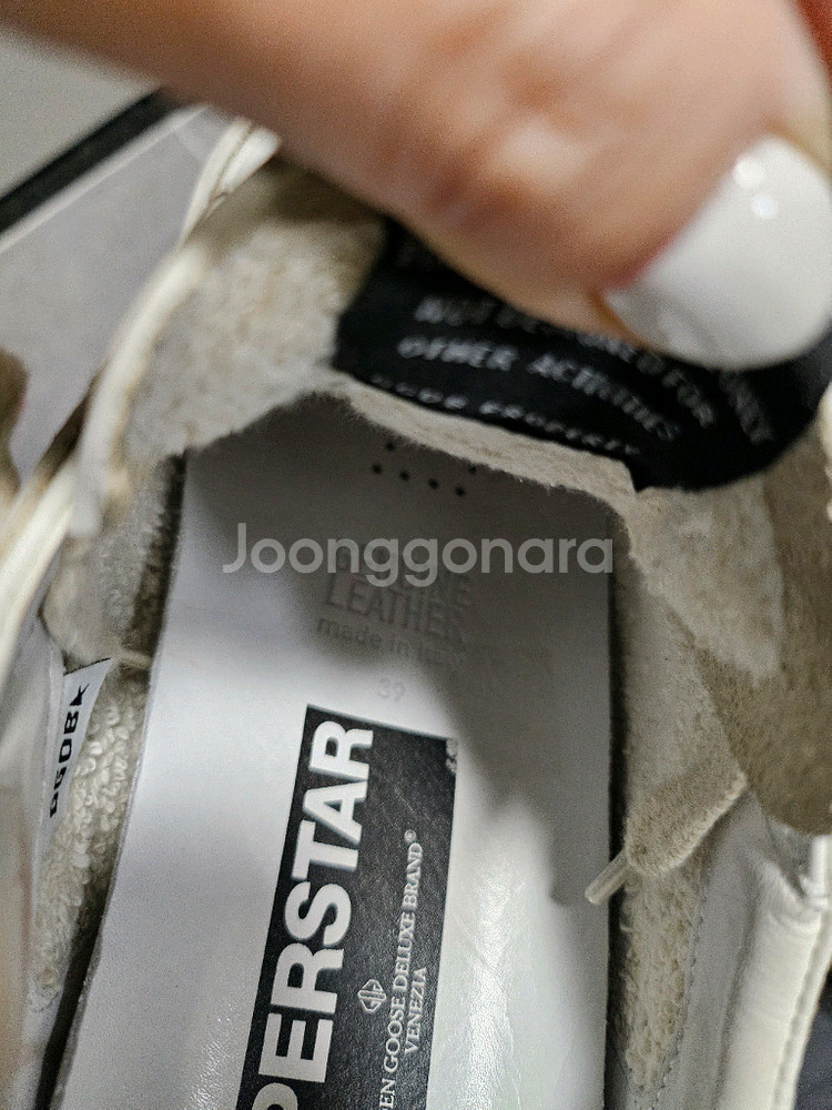 골든구스 남성 스니커즈 슈퍼스타 골드 1회착용 39사이즈--6