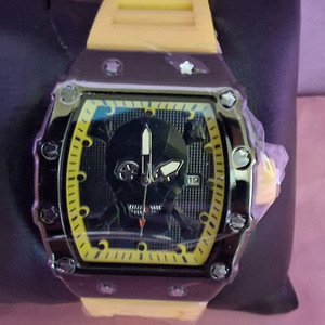 해골 손목시계.사진 참고하세요