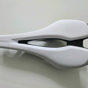 자이언트 어프로치 안장 화이트