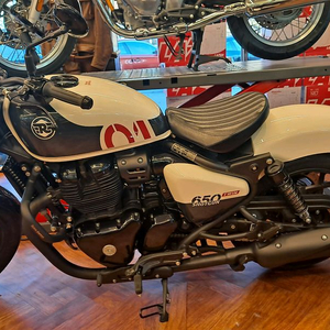 로얄엔필드 샷건650