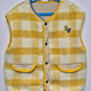 로아앤제인 리버서블 양면 조끼 130사이즈 내놓습니다.