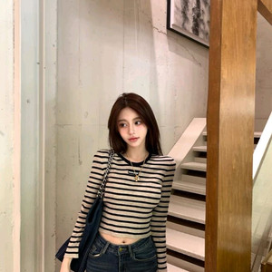 수입의류 새상품 엠유 스트라이프 유넥 긴팔 티셔츠