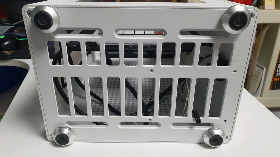 AKLLA A3 ITX/SFX 알루미늄 CNC PC케이스, 전기연동 화이트 이미지