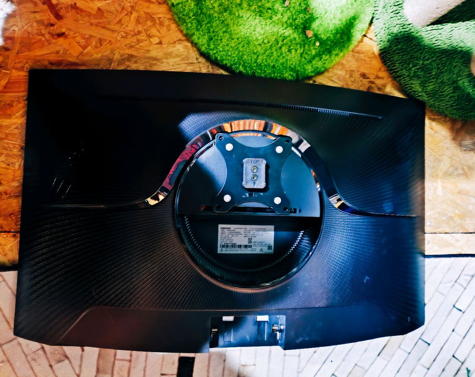 삼성 32인치 모니터 부품용. lc32g54tqbkxkr--1