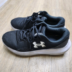 언더아머 운동화 270