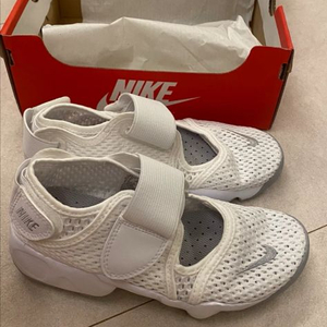 나이키 에어리프트 200 새상품