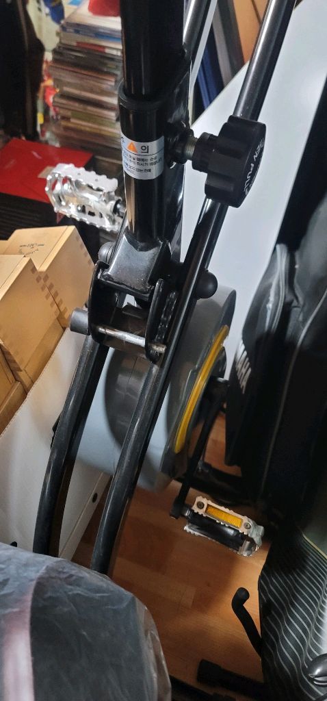 [마블 에디션/두꺼운 스틸 베어링] LEXPR 렉스파 접이식 실내 자전거 판매 가격: 80,000원1. 이 자전 이미지