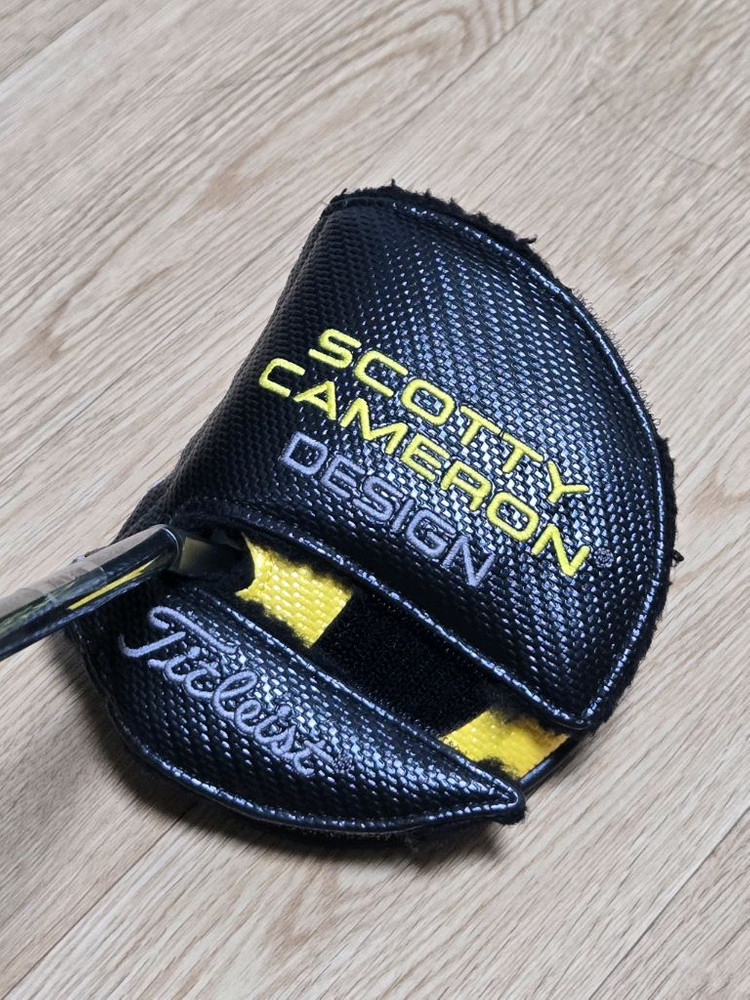 스카티 카메론 팬텀 X 9.5 퍼터 34인치 모델입니다- 이미지