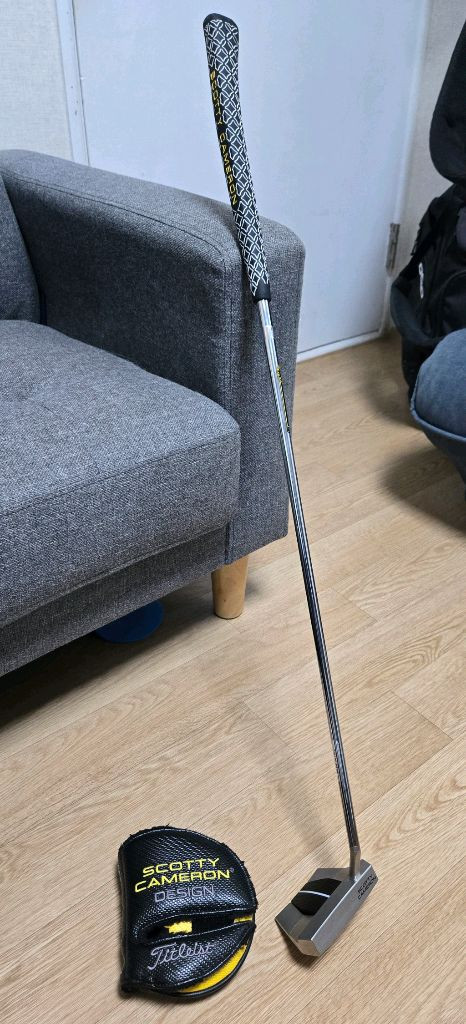 스카티 카메론 팬텀 X 9.5 퍼터 34인치 모델입니다- 이미지