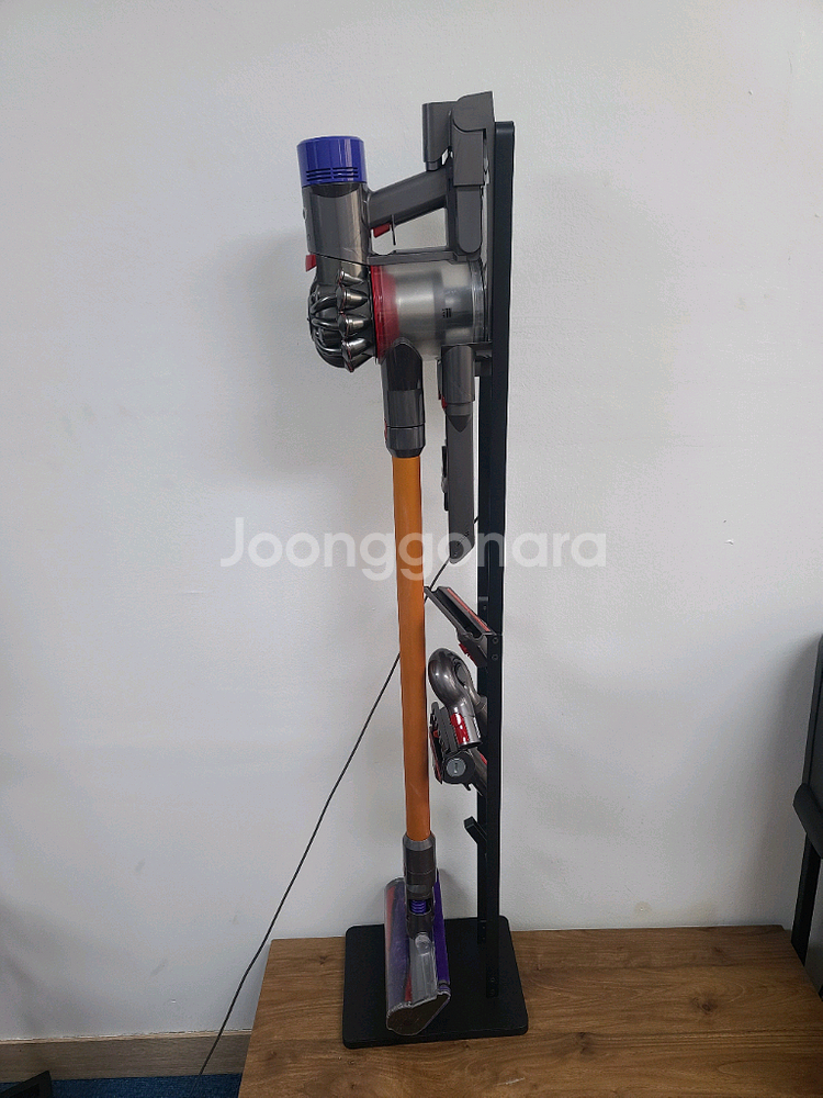 다이슨 V8 앱솔루트 무선청소기(삼성배터리>43분 연속작동,별도거치대 포함,전체해체하여 Cleaning완)--1