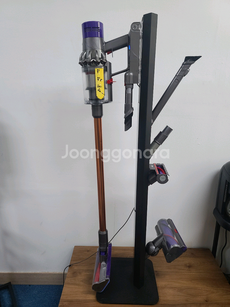 다이슨 무선청소기 V10(거의 A급,삼성배터리교체>1시간14분작동,덴켄거치대,전체해체,Cleaning완)--2