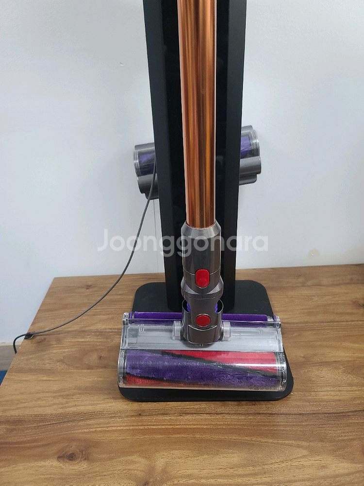 다이슨 무선청소기 V10(거의 A급,삼성배터리교체>1시간14분작동,덴켄거치대,전체해체,Cleaning완)--3