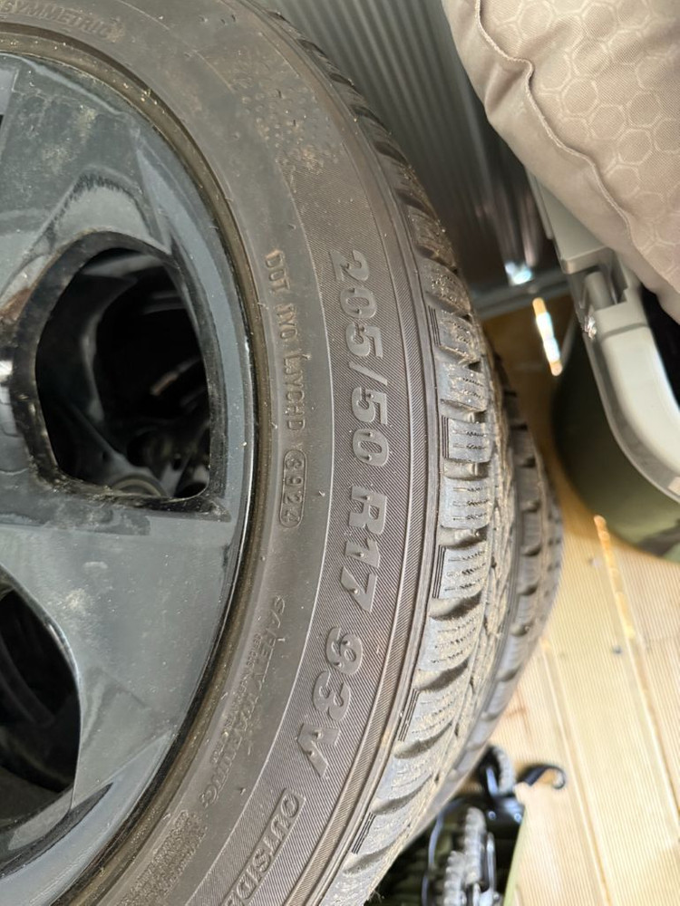 BMW 118D 금호윈터크래프트 205/50/17 순정휠 판매합니다 이미지