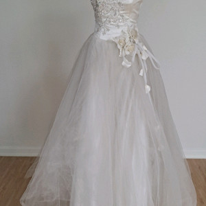 본식 화이트 튤 원숄더 웨딩드레스(본식,웨딩촬영 대여용,대여비로 구입하세요)