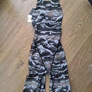 새상품 스피도 신상 선수용 여자 반전신 수영복 fina