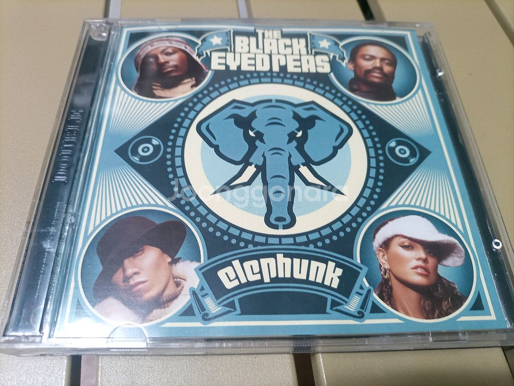 블랙 아이드 피스의 Elephunk 앨범 Asian Special Edition입니다--2