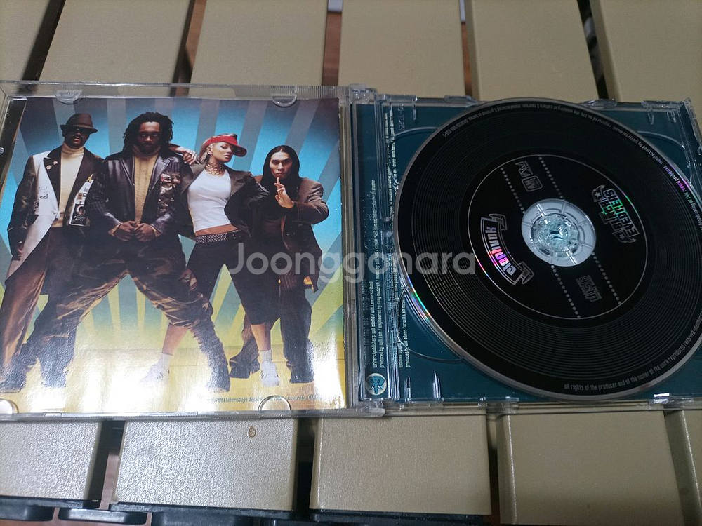 블랙 아이드 피스의 Elephunk 앨범 Asian Special Edition입니다--3