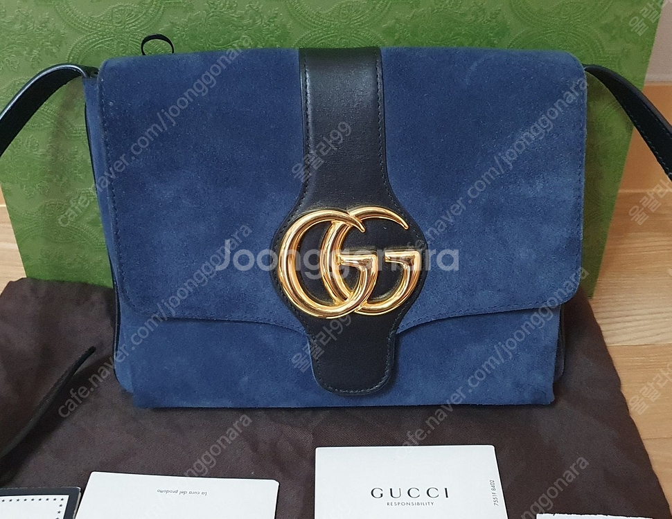 구찌 GG 스웨이드 숄더백 미듐 550126--1