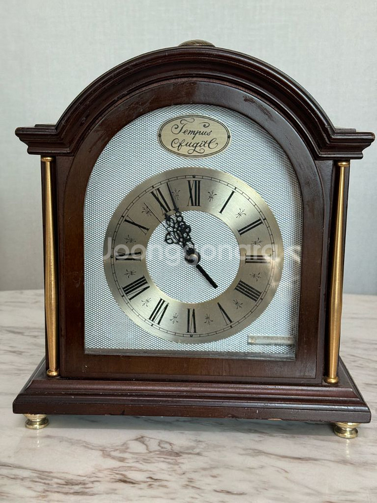 독일 융한스 원목 탁상시계--0