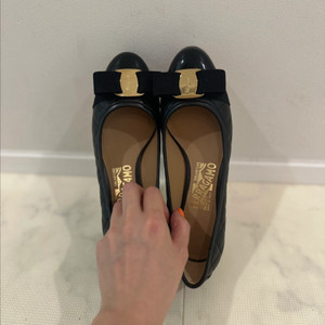 새상품급 페레가모 바리나 펌프스 5.5