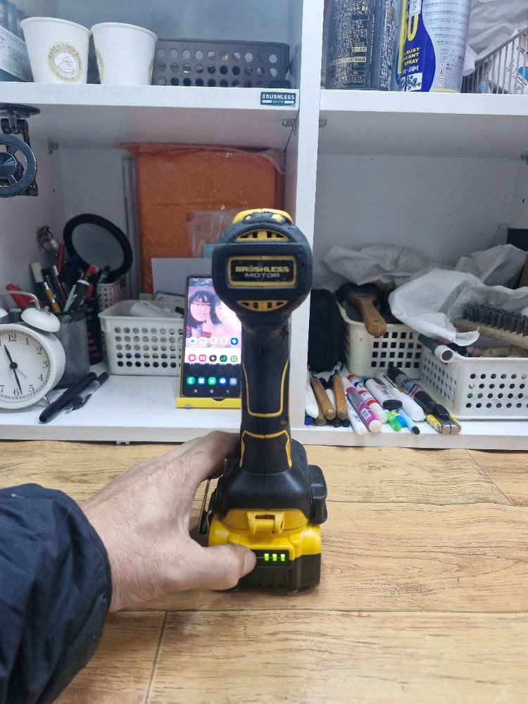 디월트충전함마드릴DCD796 배터리포함 A1 이미지