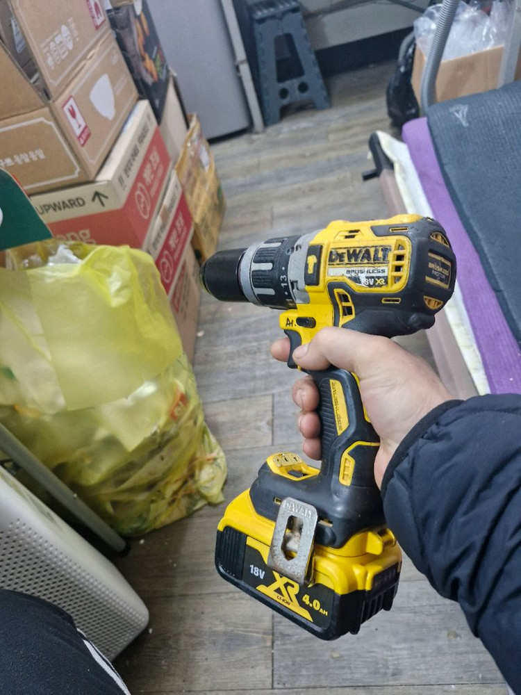 디월트충전함마드릴DCD796 배터리포함 A1 이미지