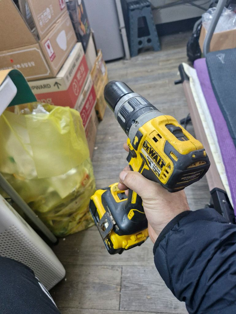 디월트충전함마드릴DCD796 배터리포함 A1 이미지