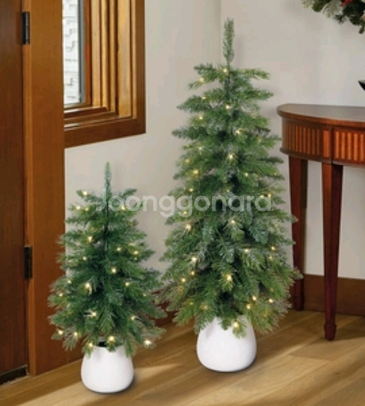 LED 글리터 트리 장식 2개 세트단순 개봉된 새상품입니다.제품 특징LED 전구가 반짝이는 트리 장식 2개 세트높이--0