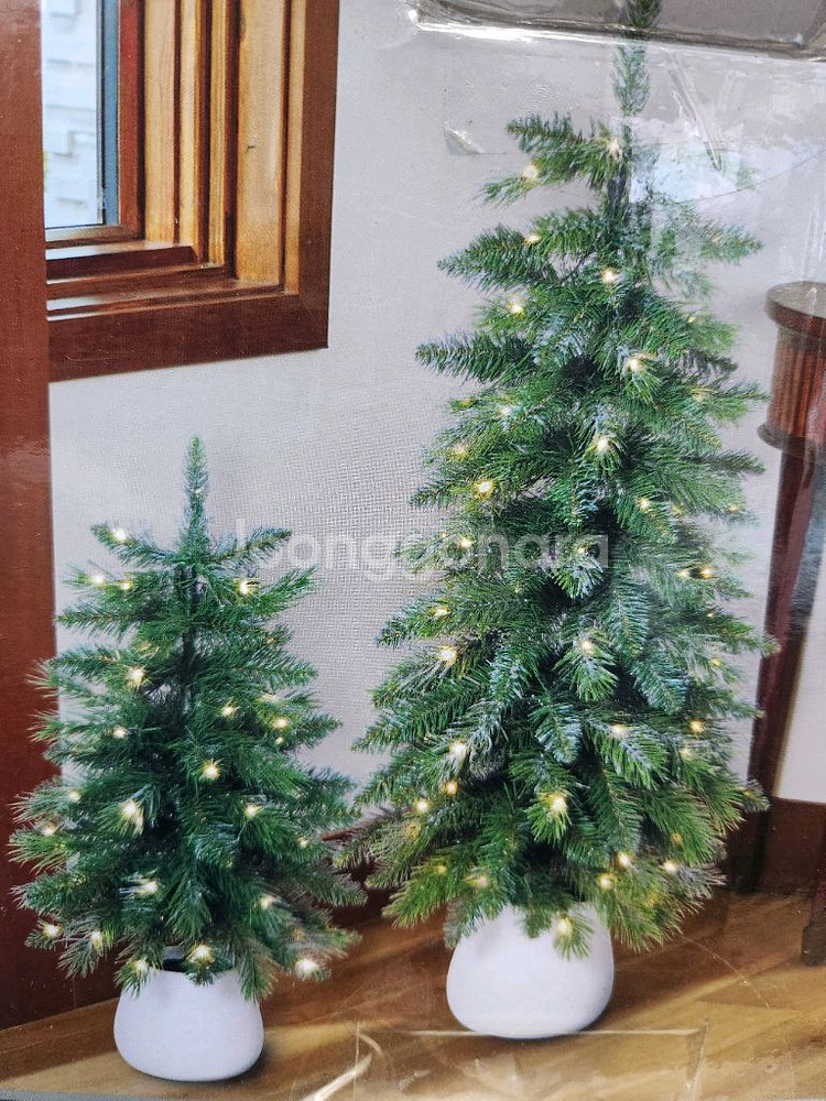 LED 글리터 트리 장식 2개 세트단순 개봉된 새상품입니다.제품 특징LED 전구가 반짝이는 트리 장식 2개 세트높이--5