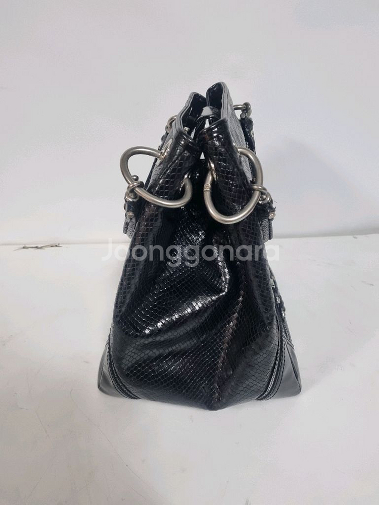닥스 락시크 스네이크 패턴 여성 핸드백--1