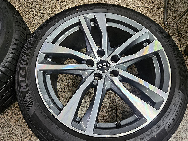 아우디 C8 신형 A6 45TDI 정품 19인치 휠 타이어셋트--4