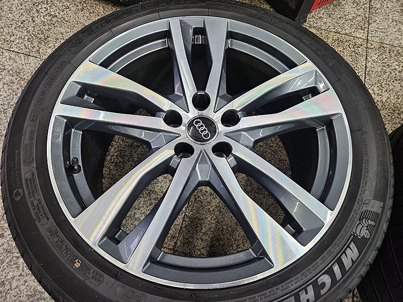 아우디 C8 신형 A6 45TDI 정품 19인치 휠 타이어셋트--5