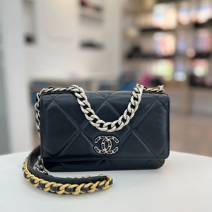 [중고명품럭스올 울산점]샤넬 WOC 19 은장체인 미니 크로스백 내장칩