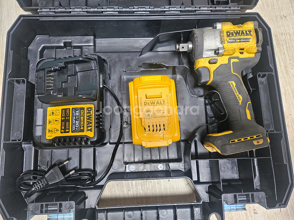 디월트 DCF922 20V 임팩 겸 렌치 드라이버 드릴 세트--0