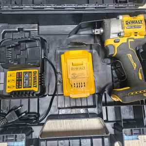디월트 DCF922 20V 임팩 겸 렌치 드라이버 드릴 세트