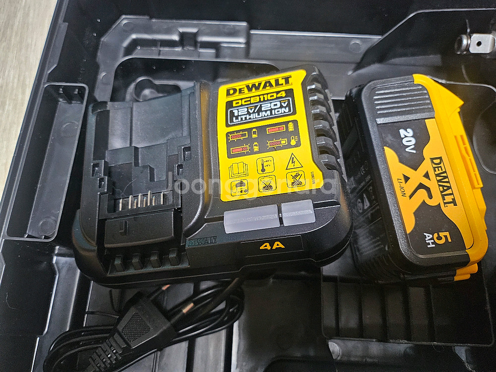 디월트 DCF922 20V 임팩 겸 렌치 드라이버 드릴 세트--3