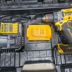 디월트 20V MAX 브러쉬리스 전동 스크류 드라이버 드릴