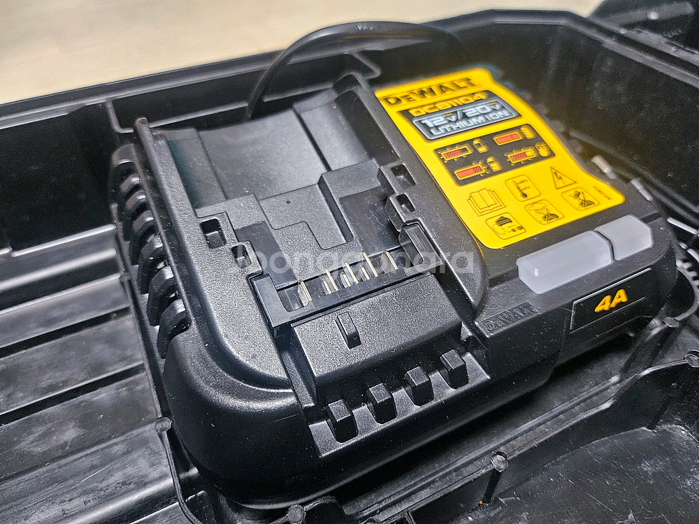 디월트 20V MAX 브러쉬리스 전동 스크류 드라이버 드릴--4