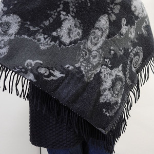 따뜻하고 고급스러운 대형 모직 숄