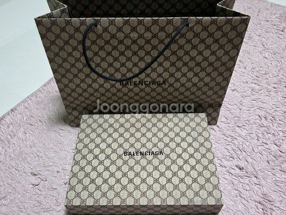 발렌시아가 x 구찌 해커프로젝트 클러치 새상품 팝니다--2