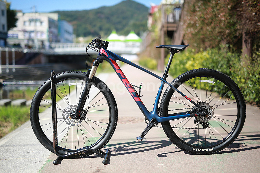 *주행거리 짧음*20년 펠트 *카본완성차* 16인치-29인치---3