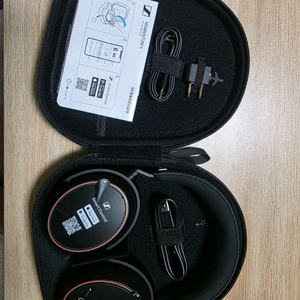 젠하이저 모멘텀4 무선 헤드폰 블랙 & 골드