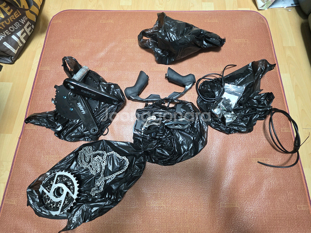 스램 레드 이탭 axs 12단 e1 그룹셋 팝니다.--0