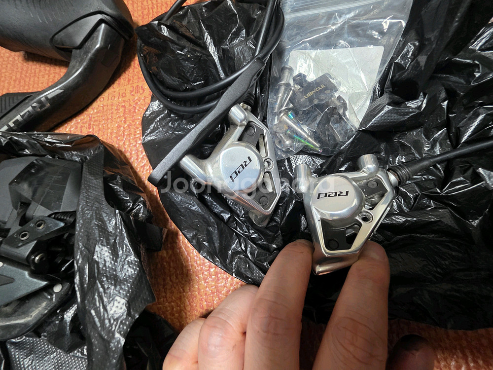 스램 레드 이탭 axs 12단 e1 그룹셋 팝니다.--1