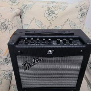 펜더 머스탱 기타앰프