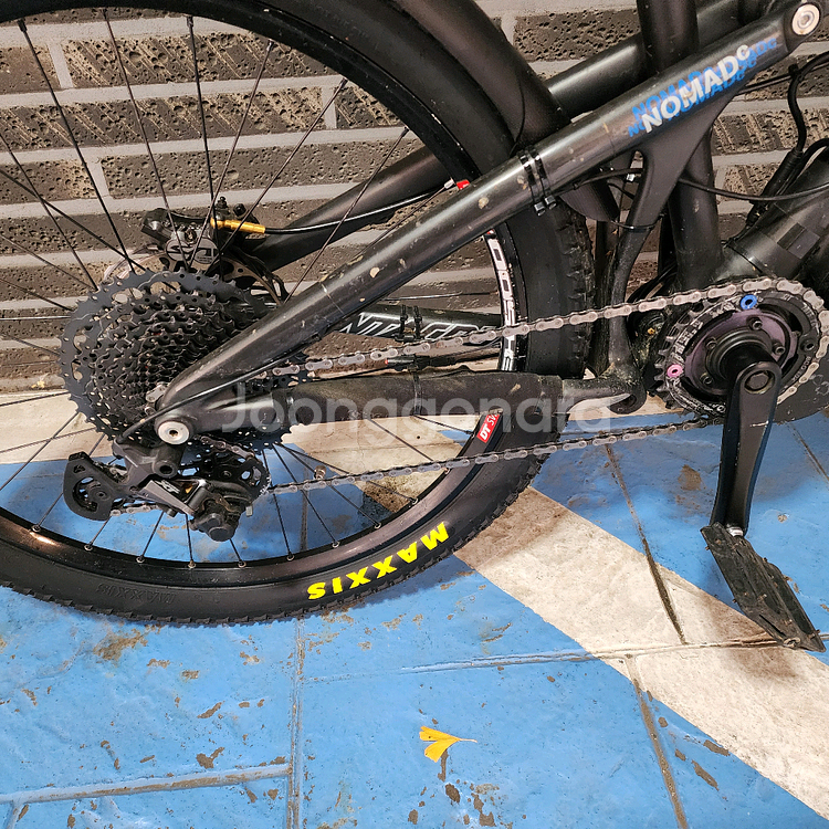 산타크루즈 노매드cc 풀카본 26인치 xt12단 바팡500w--4