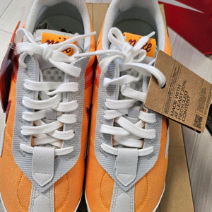 새것)나이키 에어맥스 프리데이 맨즈 엘로우 255 사이즈